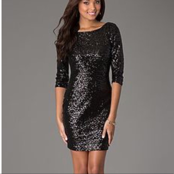 Dresses & Skirts - 🆕Black Sequin scoop low open back 3/4sleeve dress